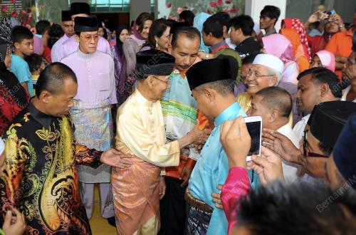 KD02_10082013_AGONG