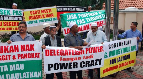 DEMONTRASI BANTAH TARIF AIR