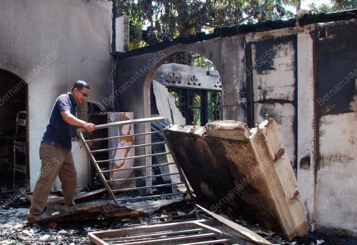 RUMAH TERBAKAR