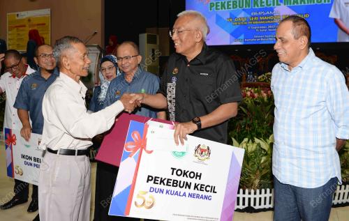DATUK SERI MAHDZIR KHALID
