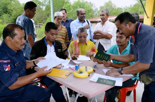 KD02_12012012_MUTHALIB_NELAYAN