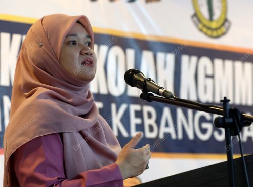 FADHLINA SIDEK