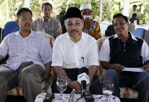 MOHD KHIR TOYO