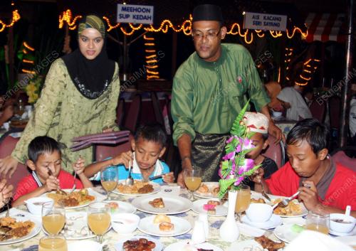 BERBUKA PUASA