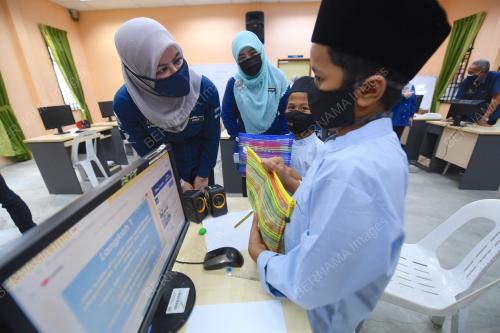 KD02_13082021_RINA_HARUN