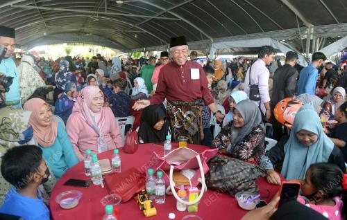 DATUK SERI MAHDZIR KHALID