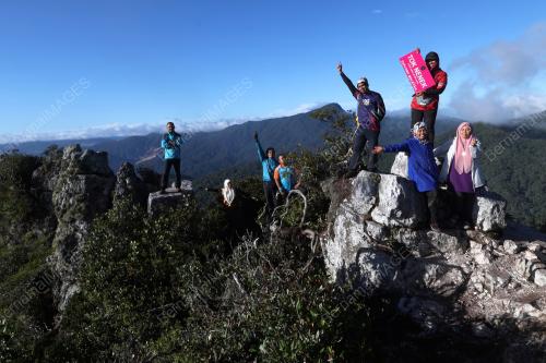 GUNUNG TOK NENEK