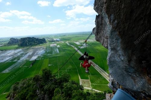 DROPZONE KODIANG