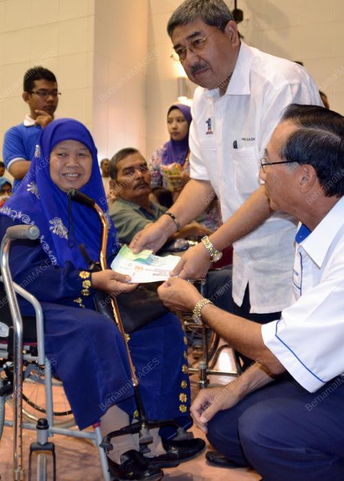 KD02_16012012_BANTUAN_1MALAYSIA_3