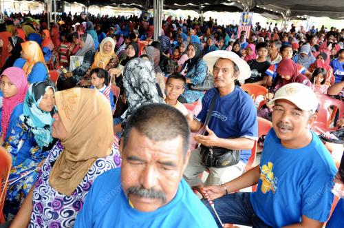 KD02_16022013_ORANG_RAMAI