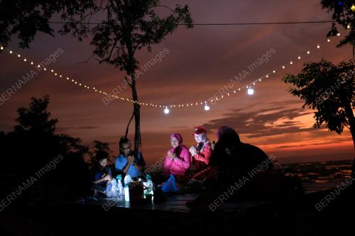 PUNCAK GUNUNG KERIANG