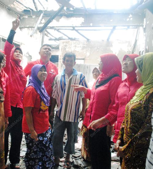 KD02_16122012_RUMAH_TERBAKAR