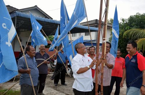 KD02_17052012_UMNO_BENDERA