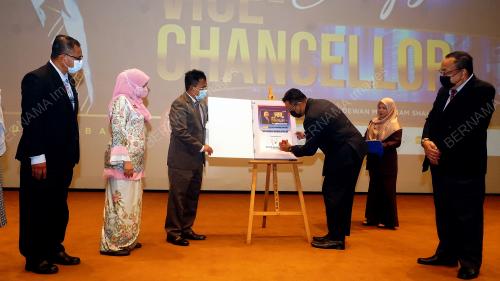 100 HARI NAIB CANSELOR UUM