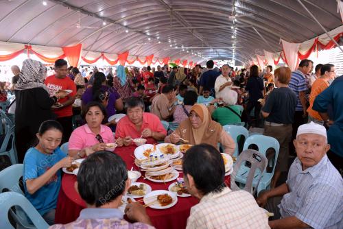 KD02_17062018_AIDILFITRI_BN2018060160831