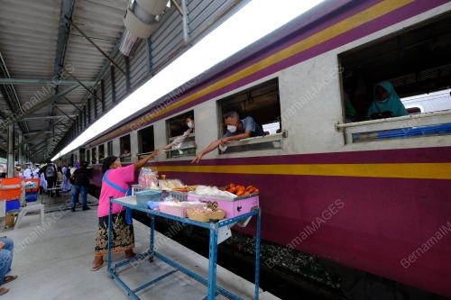 TREN SHUTTLE KHAS SRT