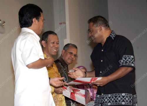 MOHD SHAFIE APDAL