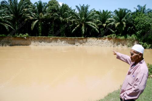 KD02_18042012_TANAH_RUNTUH