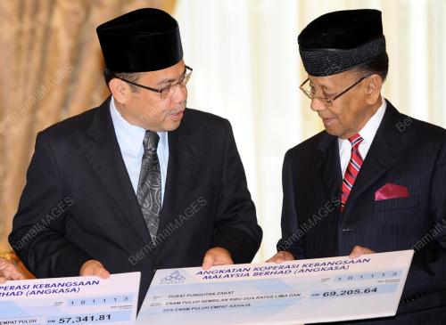 KD02_18112013_AGONG