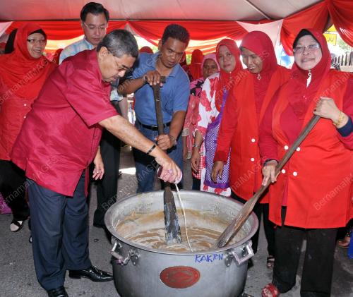DATUK PADUKA AHMAD BASHAH MD HANIPAH