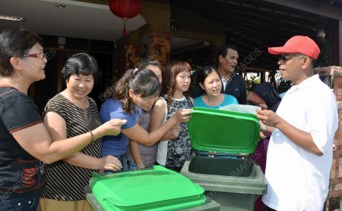 KD02_19042012_TONG_SAMPAH