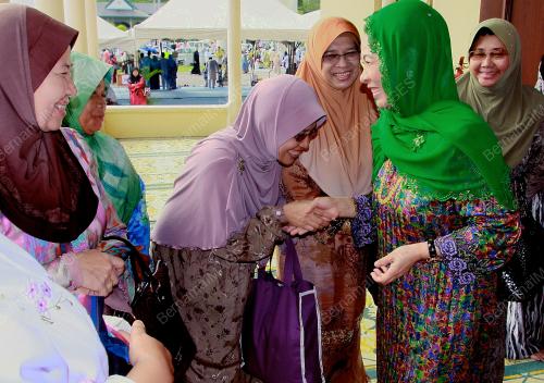 KD02_19082012_PERMAISURI_RAYA