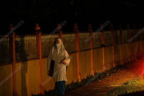 SESI PERSEKOLAHAN DI BUKA
