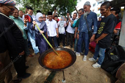 FADHLINA SIDEK