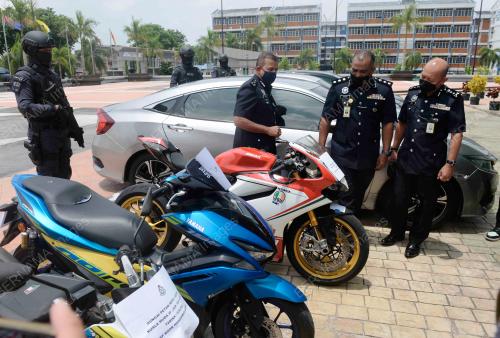 DATUK AYOB KHAN MYDIN PITCHAY