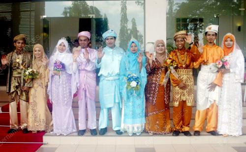 PERKAHWINAN BERAMAI-RAMAI