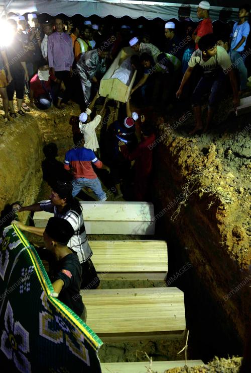 JENAZAH LIMA KELUARGA