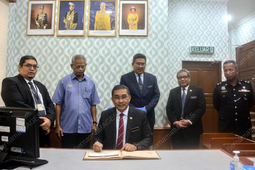 DATUK TAKIYUDDIN HASSAN