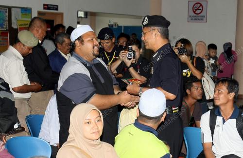 KD02_21112013_POLIS_PELANCONG1