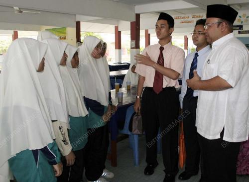 AZALI AZLAN