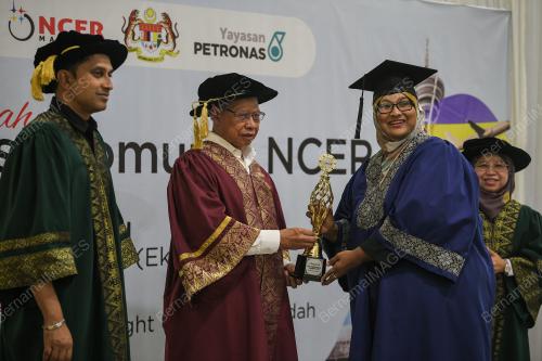 DATUK SERI MUSTAPHA MOHAMED
