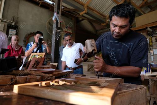 KD02_22102018_WOOD_CARVING