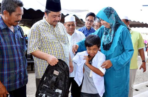 KD02_22122013_BANTUAN_SEKOLAH