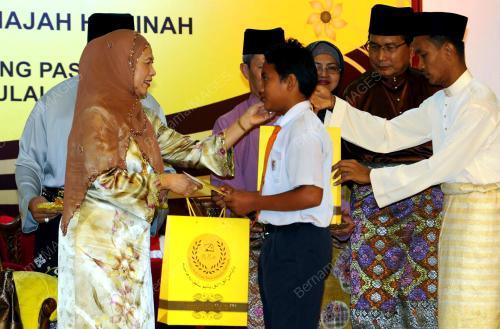 KD02_25072013_PERMAISURI_AGONG