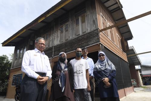 DATUK SERI MUSTAPA MOHAMAD