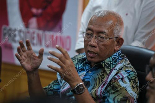 DATUK SERI MAHDZIR KHALID