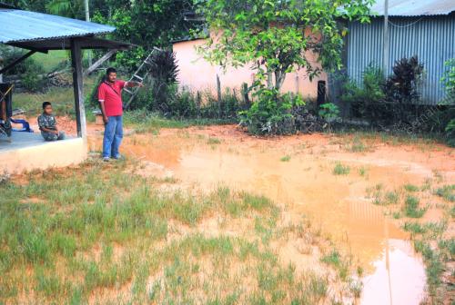 KD02_27022012_BANJIR_LUMPUR