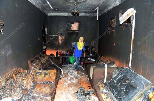KD02_27062017_TERBAKAR