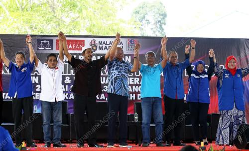 DATUK SERI MAHDZIR KHALID