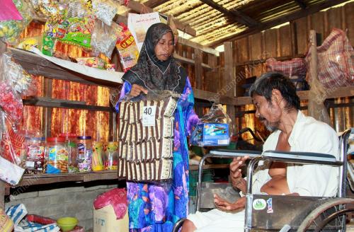 KD02_27112012_MISKIN_BANTUAN