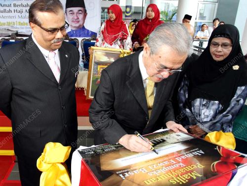 KD02_27112013_TUN_ABDULLAH