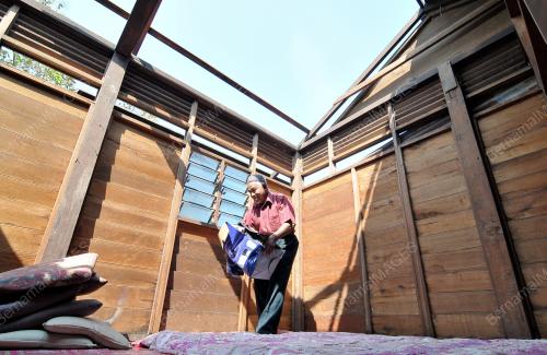 KD02_28042016_RUMAH_RIBUT