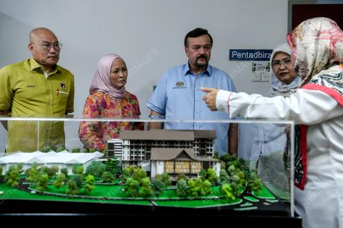 DATUK SERI AMIR HAMZAH AZIZAN