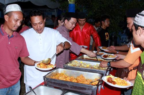 KD02_28072012_PEMUDA_BERBUKA_PUASA