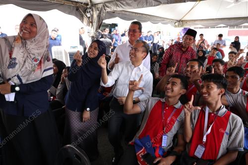 FAHMI FADZIL