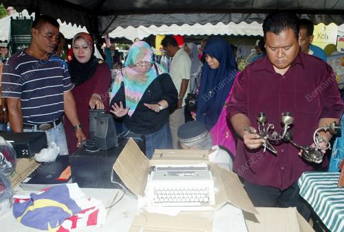 JUALAN AMAL SECANGKIR KASIH